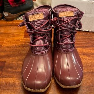 Womens Sperry duck boot size 10